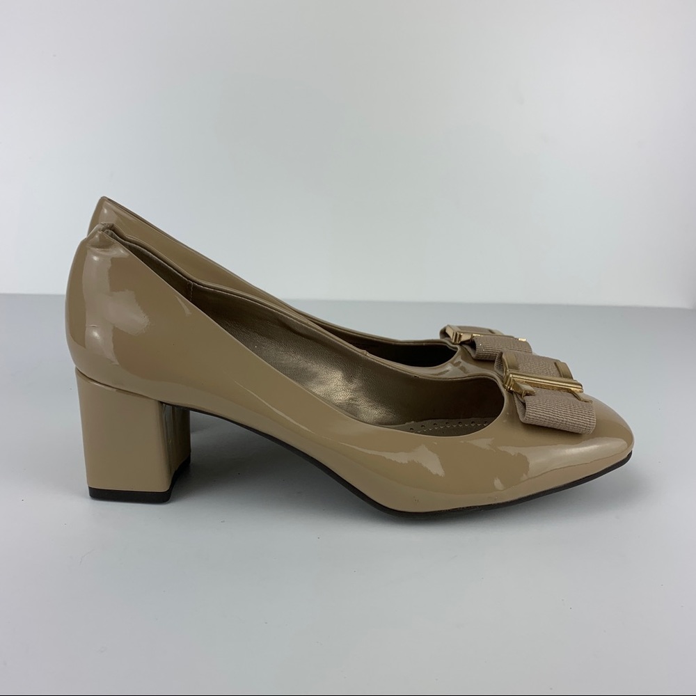 adrienne vittadini plainview patent leather block heel size 8 Beige Bow Accent